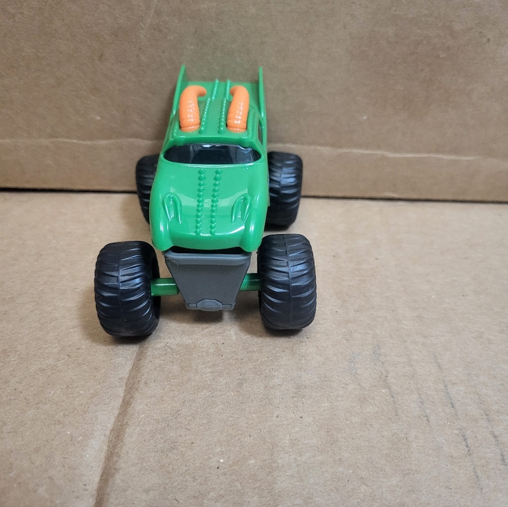 Mcdonald's 2015 Feld Motor Inc.Grave Digger/Dragon Monster Truck Happy Meal Toy - Picture 14 of 16